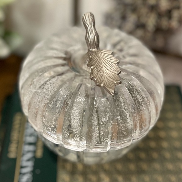 🤍Crystal Apple Candy Dish with Frosted Lid - Picture 6 of 11